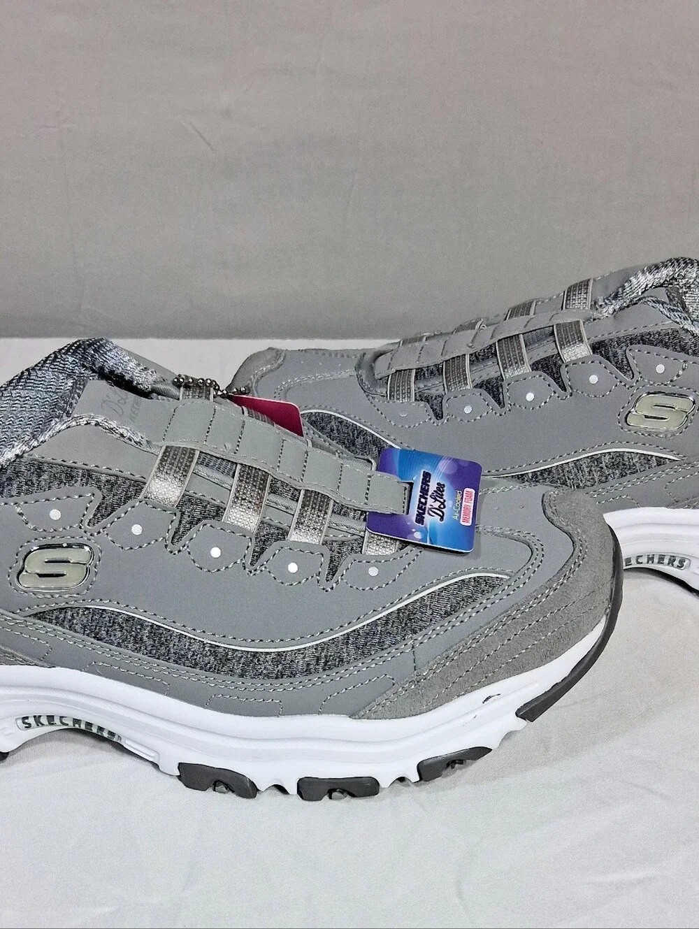 Women's Sporty Grey & White Skechers Size 11 D'Lites NWT Air Cooled Memory Foam